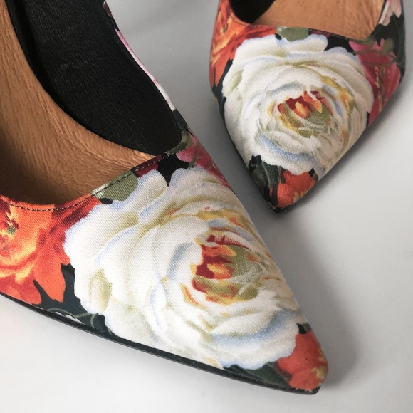 NWOT flirty floral Halogen Mattie pointy toe pumps - Picture 2 of 6